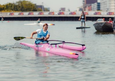 Die Duisburgerin Katharina Bauernschmidt zeigte sich auf dem Wasser im Innenhafen in Topform. Foto: Eugen Shkolnikov