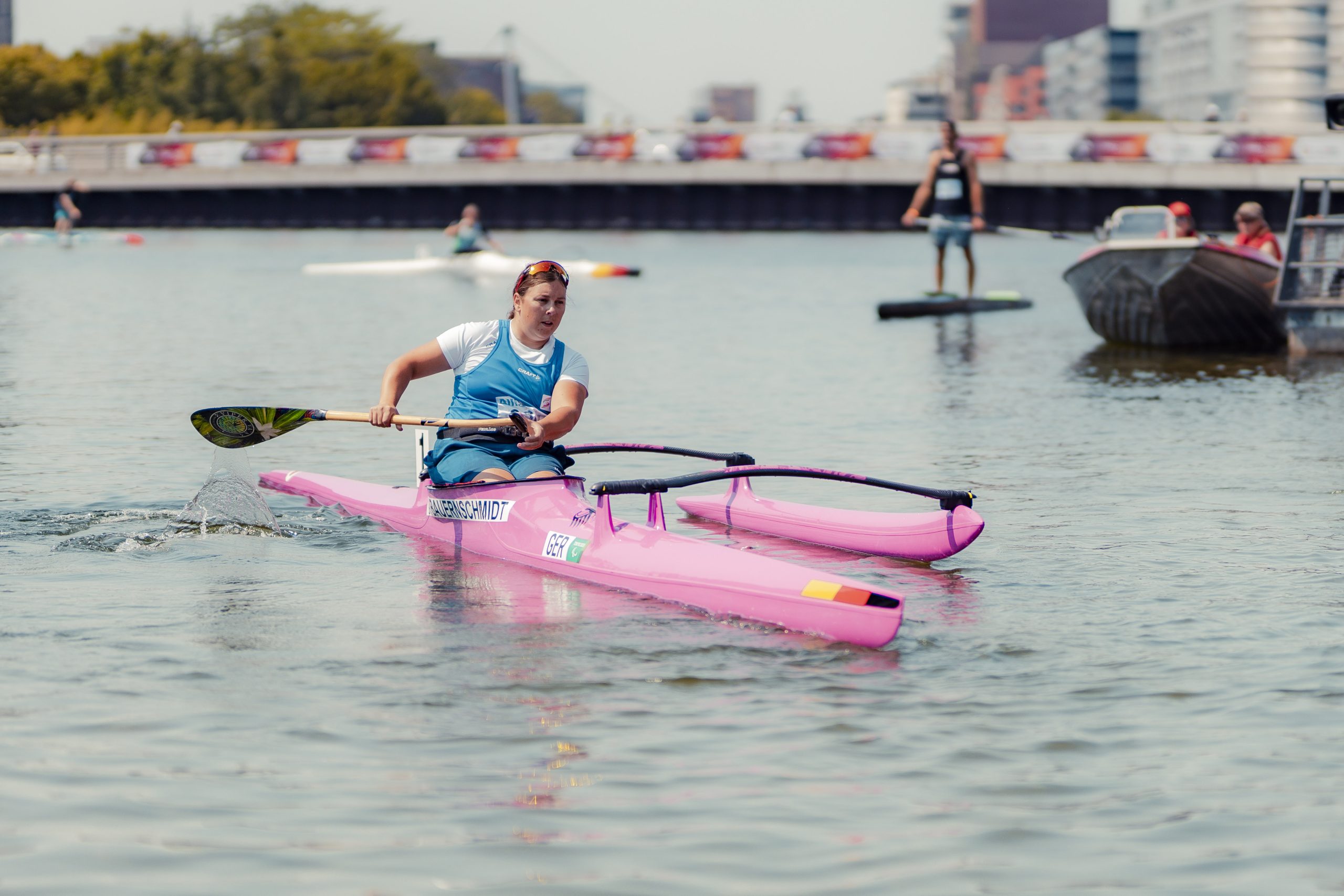 Die Duisburgerin Katharina Bauernschmidt zeigte sich auf dem Wasser im Innenhafen in Topform. Foto: Eugen Shkolnikov