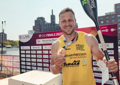 Max Rendschmidt mit seiner Bronzemedaille. Foto: Eugen Shkolnikov