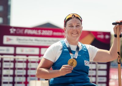 Katharina Bauernschmidt mit ihrer Goldmedaille. Foto: Eugen Shkolnikov