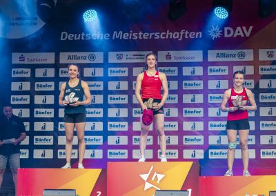 Die Siegerinnen im Speedklettern (v.l.n.r.): Maria Apel (Bronze), Franziska Ritter (Gold) und Nele Thomas (Bronze). Foto: Eugen Shkolnikov