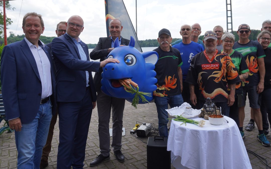 Drachenboot-Fun-Regatta: Duisburg-Boot getauft